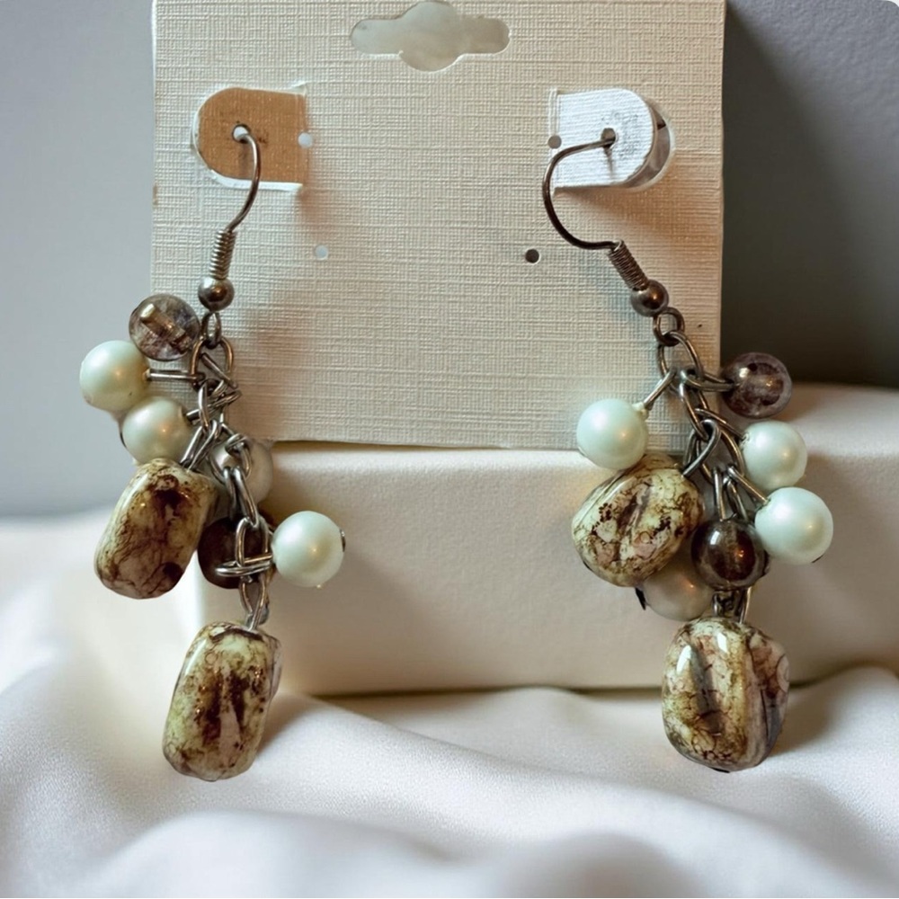 Beautiful White and Brown Cluster Earrings ✨🤎🤍